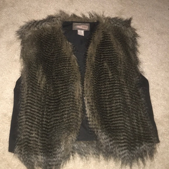 Faux Fur vest - Picture 1 of 3